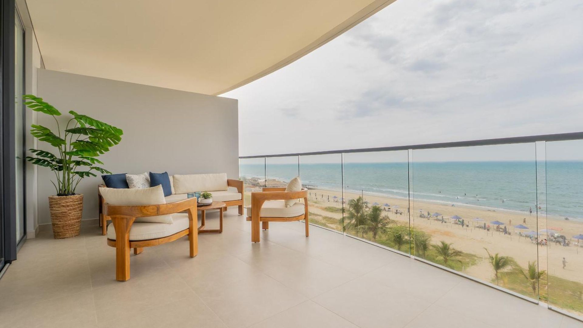 Wake Up To The Ocean, True Beachfront Terrace Cartagena
