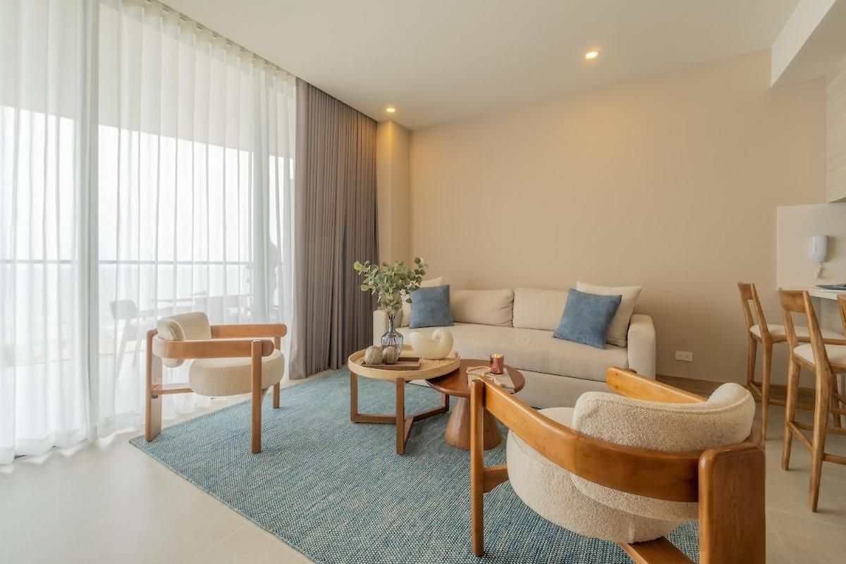 Wake Up To The Ocean, True Beachfront Terrace Apartamento