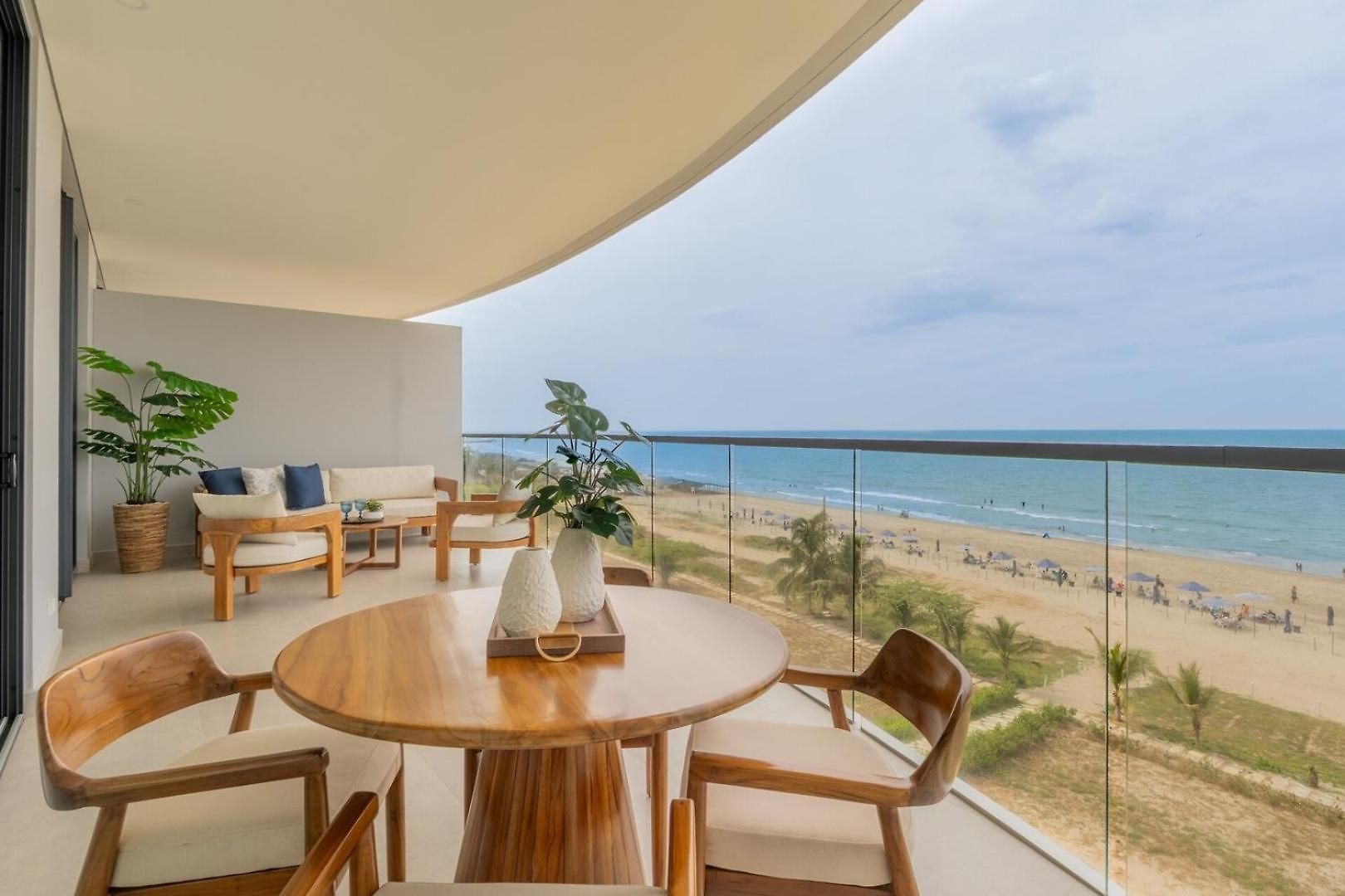 Wake Up To The Ocean, True Beachfront Terrace Apartamento *