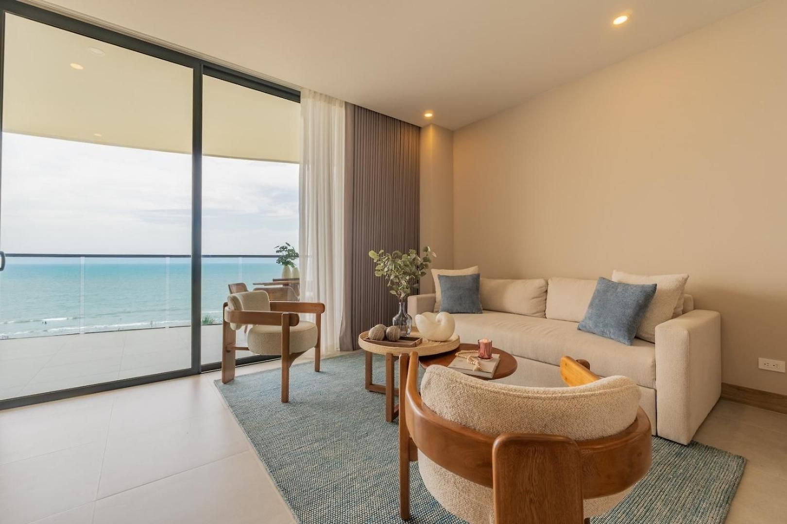 Wake Up To The Ocean, True Beachfront Terrace Apartamento