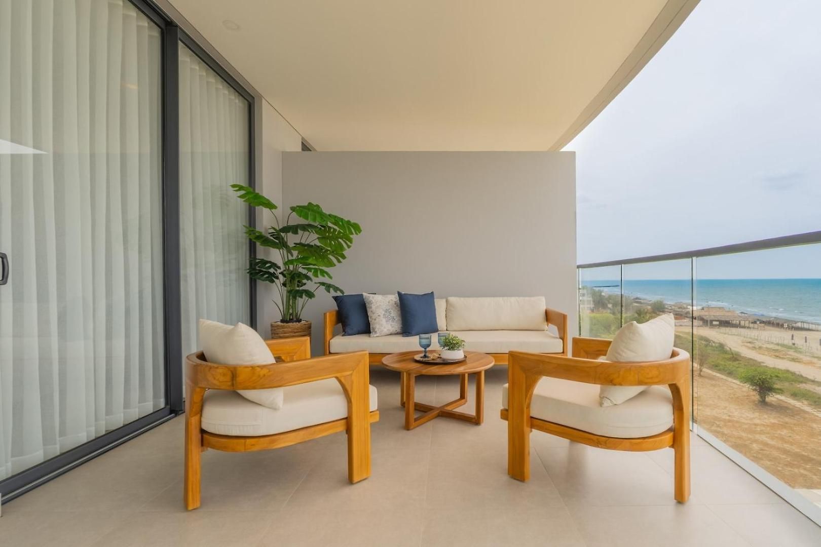 Wake Up To The Ocean, True Beachfront Terrace Cartagena