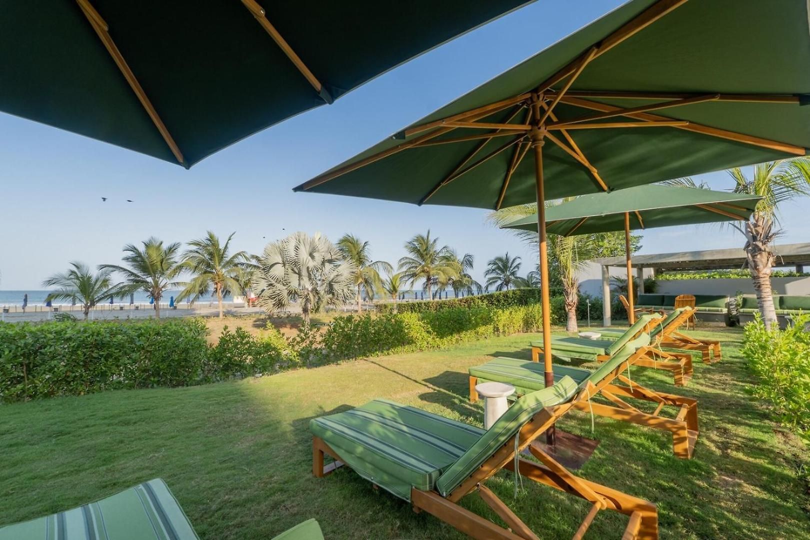 Wake Up To The Ocean, True Beachfront Terrace * Cartagena