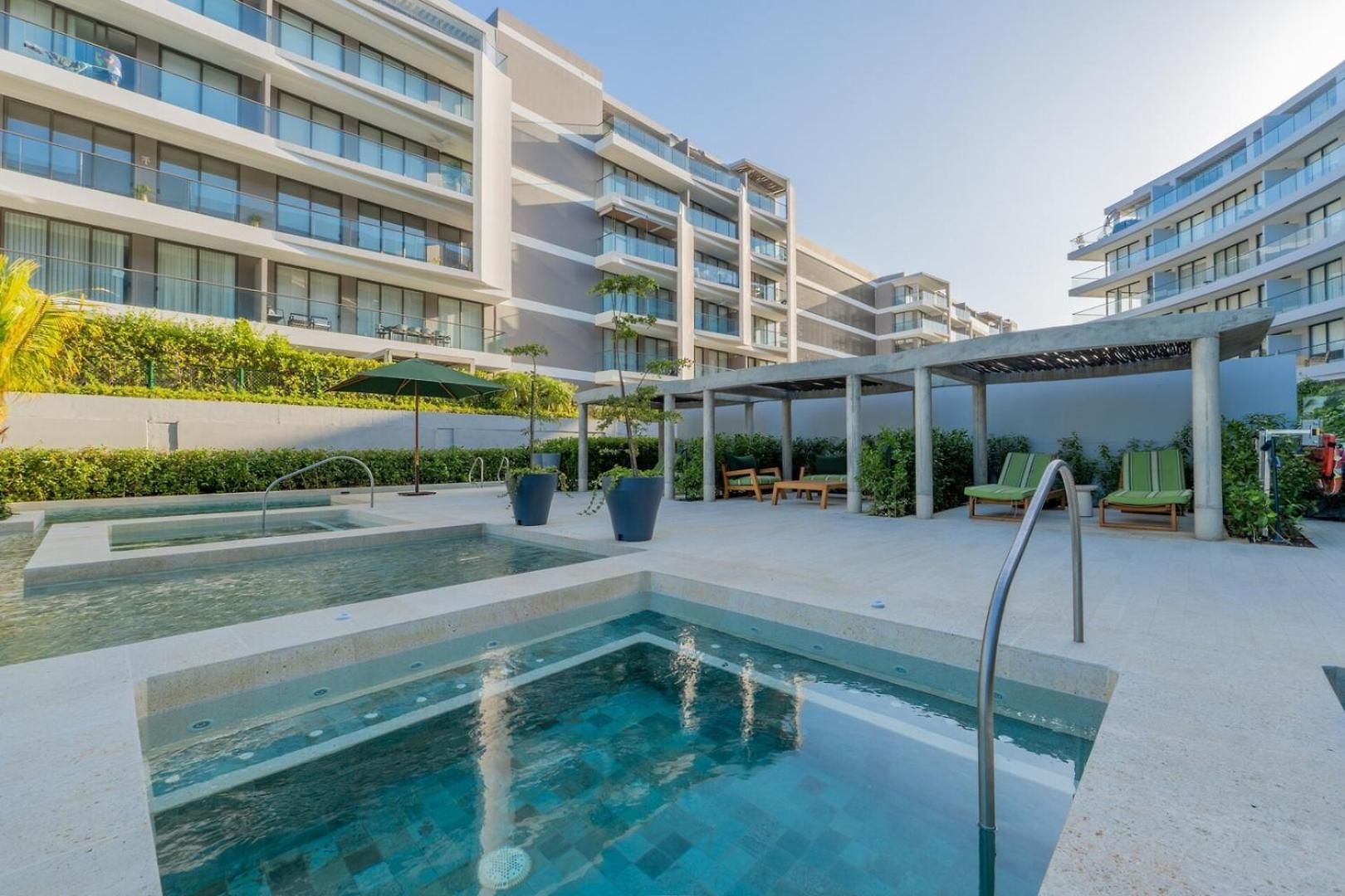 Wake Up To The Ocean, True Beachfront Terrace Apartamento