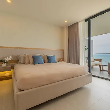 Wake Up To The Ocean, True Beachfront Terrace *