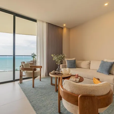 Wake Up To The Ocean, True Beachfront Terrace Apartamento