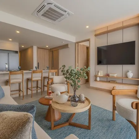 Wake Up To The Ocean, True Beachfront Terrace *