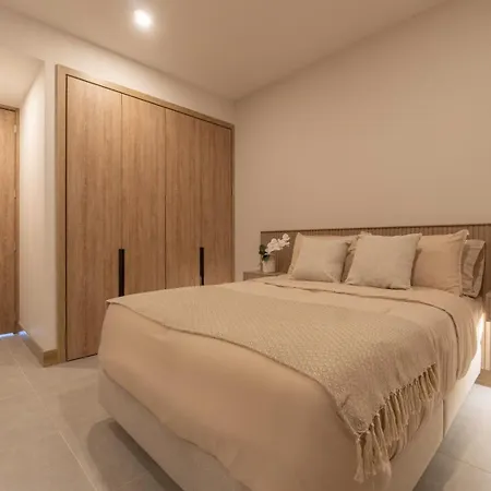 Wake Up To The Ocean, True Beachfront Terrace Apartamento *