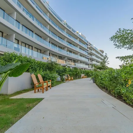 Wake Up To The Ocean, True Beachfront Terrace